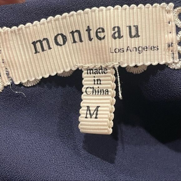 MONTEAU lightweight crop top w/ stitched designs and loose fit sleeves - Picture 2 of 8